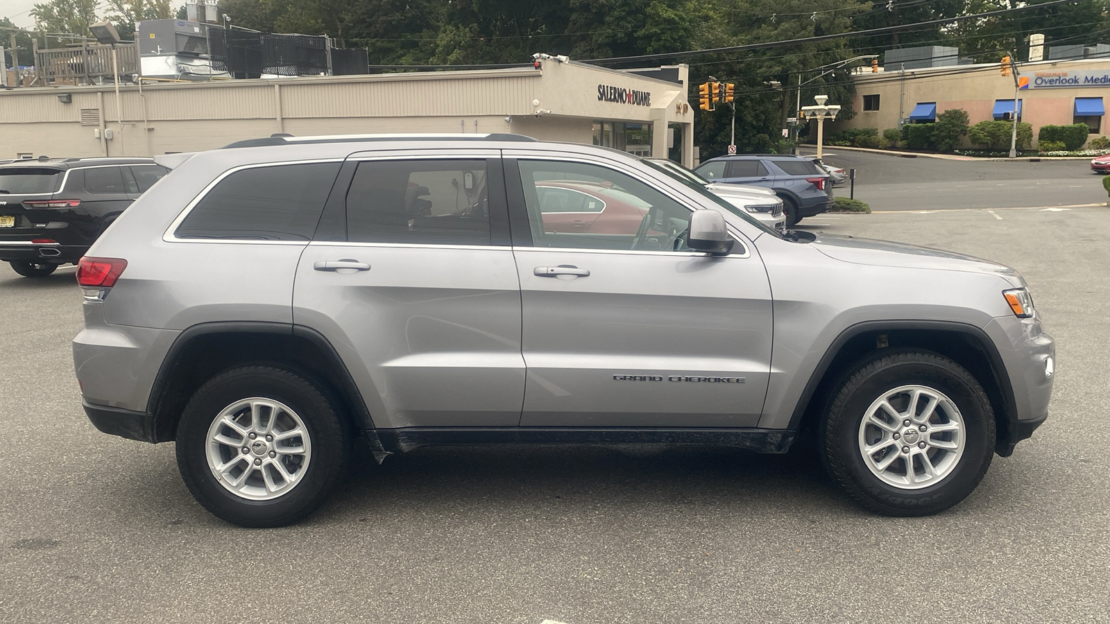 2020 Jeep Grand Cherokee Laredo E 28