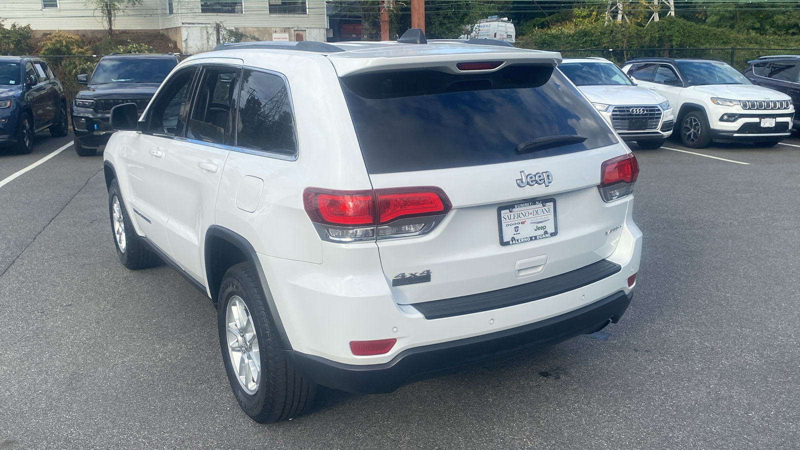 2020 Jeep Grand Cherokee Laredo E 23