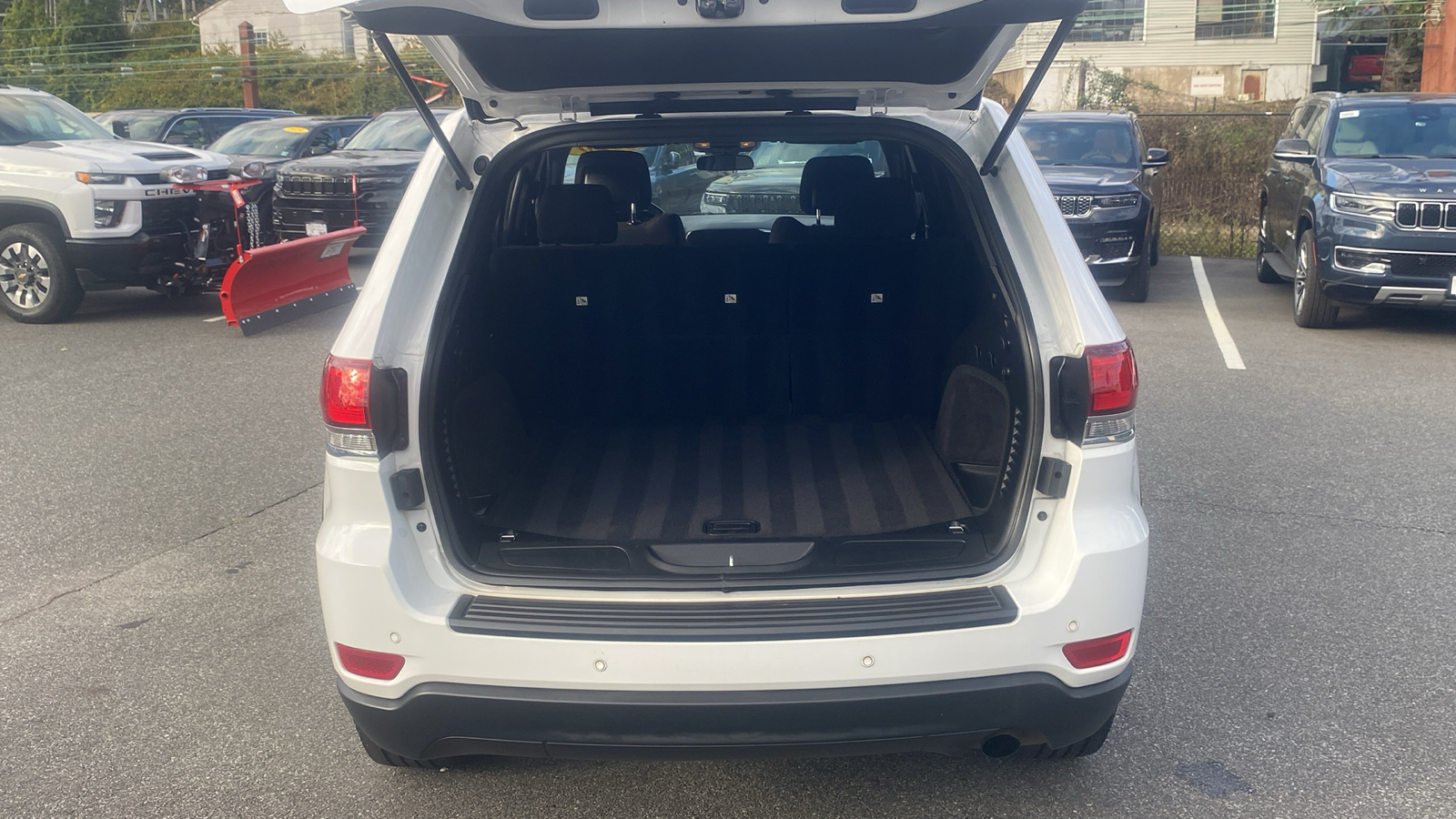 2020 Jeep Grand Cherokee Laredo E 25