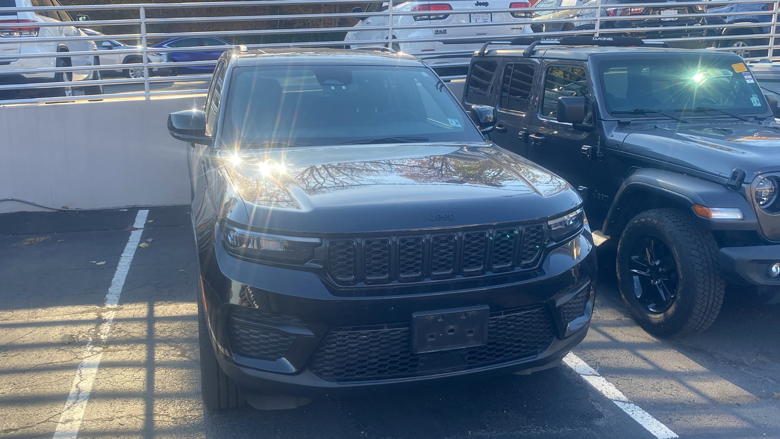 2023 Jeep Grand Cherokee Laredo 3