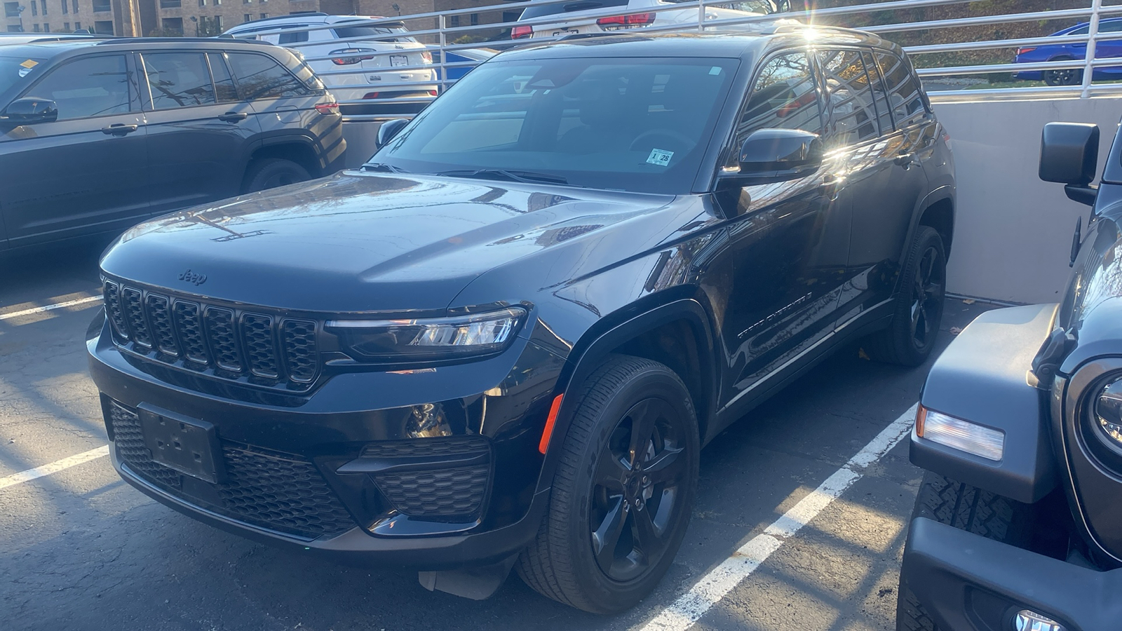 2023 Jeep Grand Cherokee Laredo 6