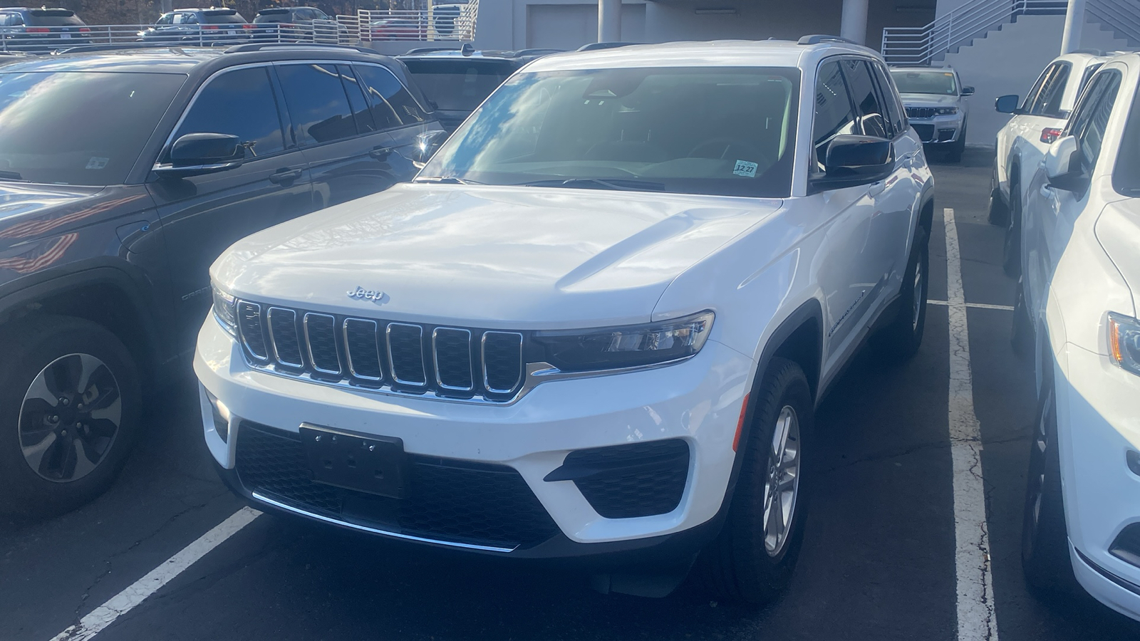 2023 Jeep Grand Cherokee Laredo 5