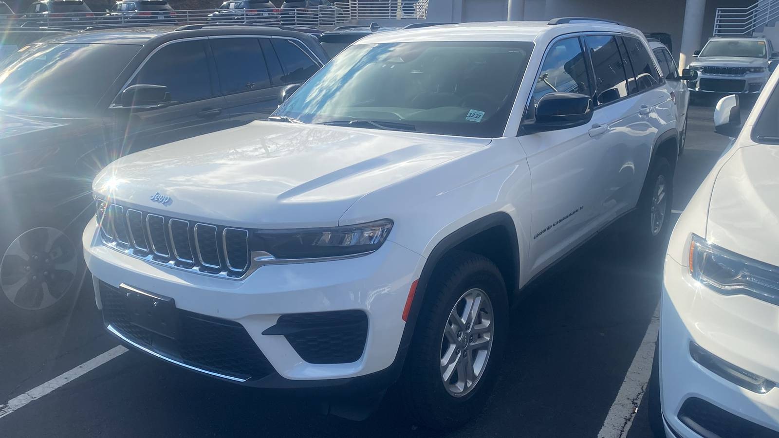 2023 Jeep Grand Cherokee Laredo 6