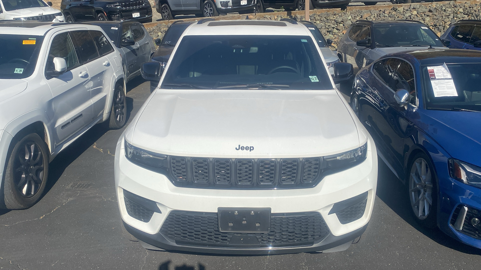 2023 Jeep Grand Cherokee Laredo 4