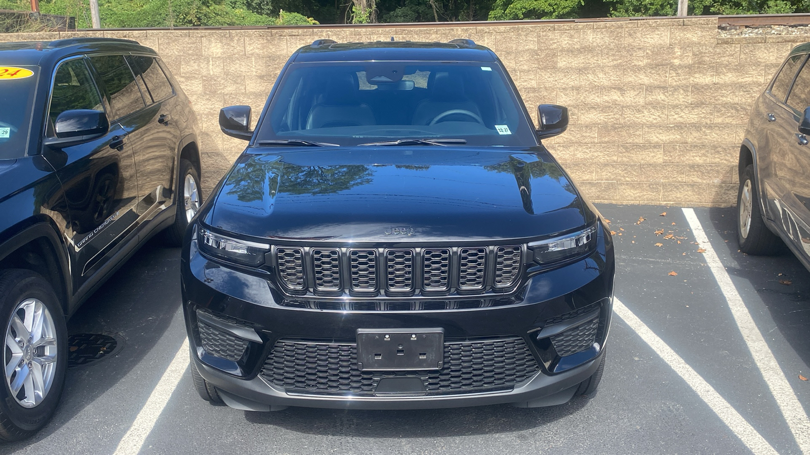 2023 Jeep Grand Cherokee Laredo 3