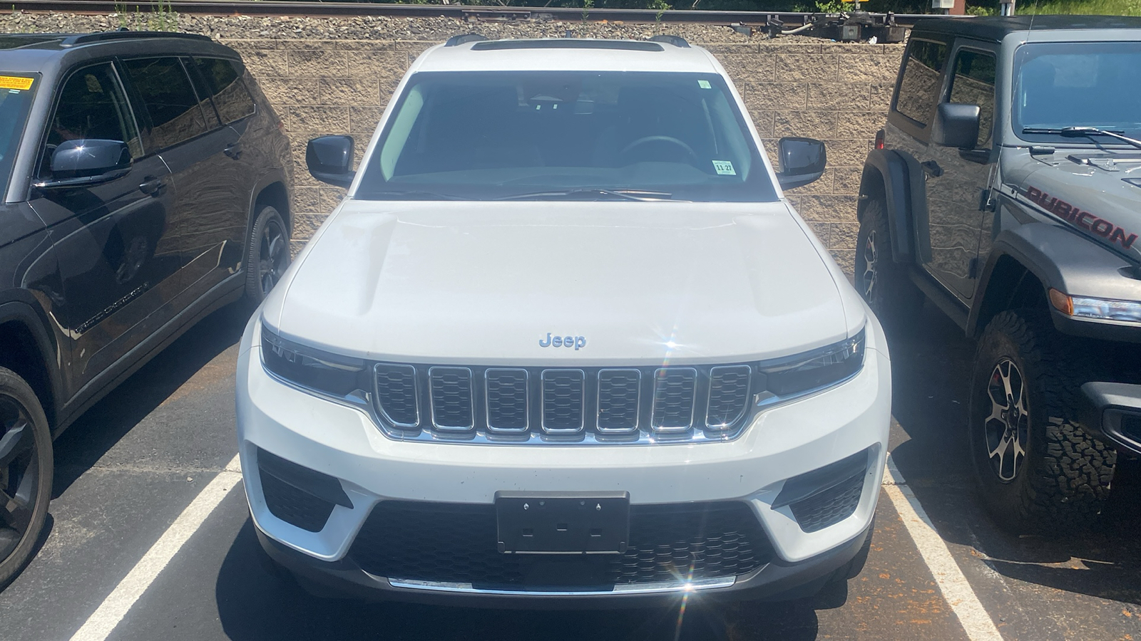 2023 Jeep Grand Cherokee Laredo 4