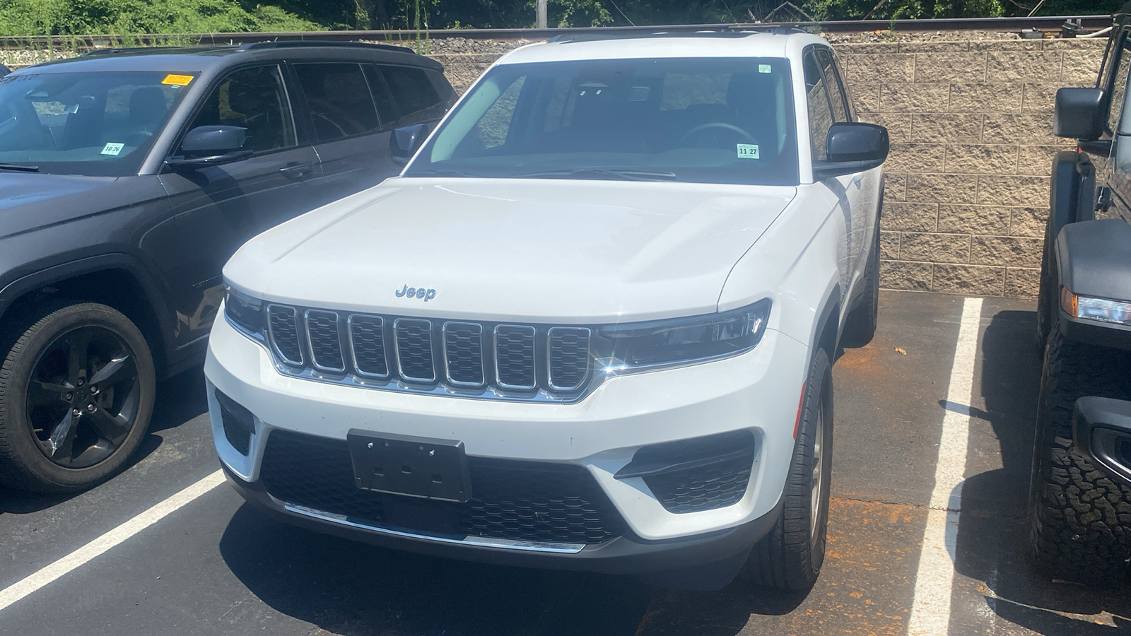 2023 Jeep Grand Cherokee Laredo 5