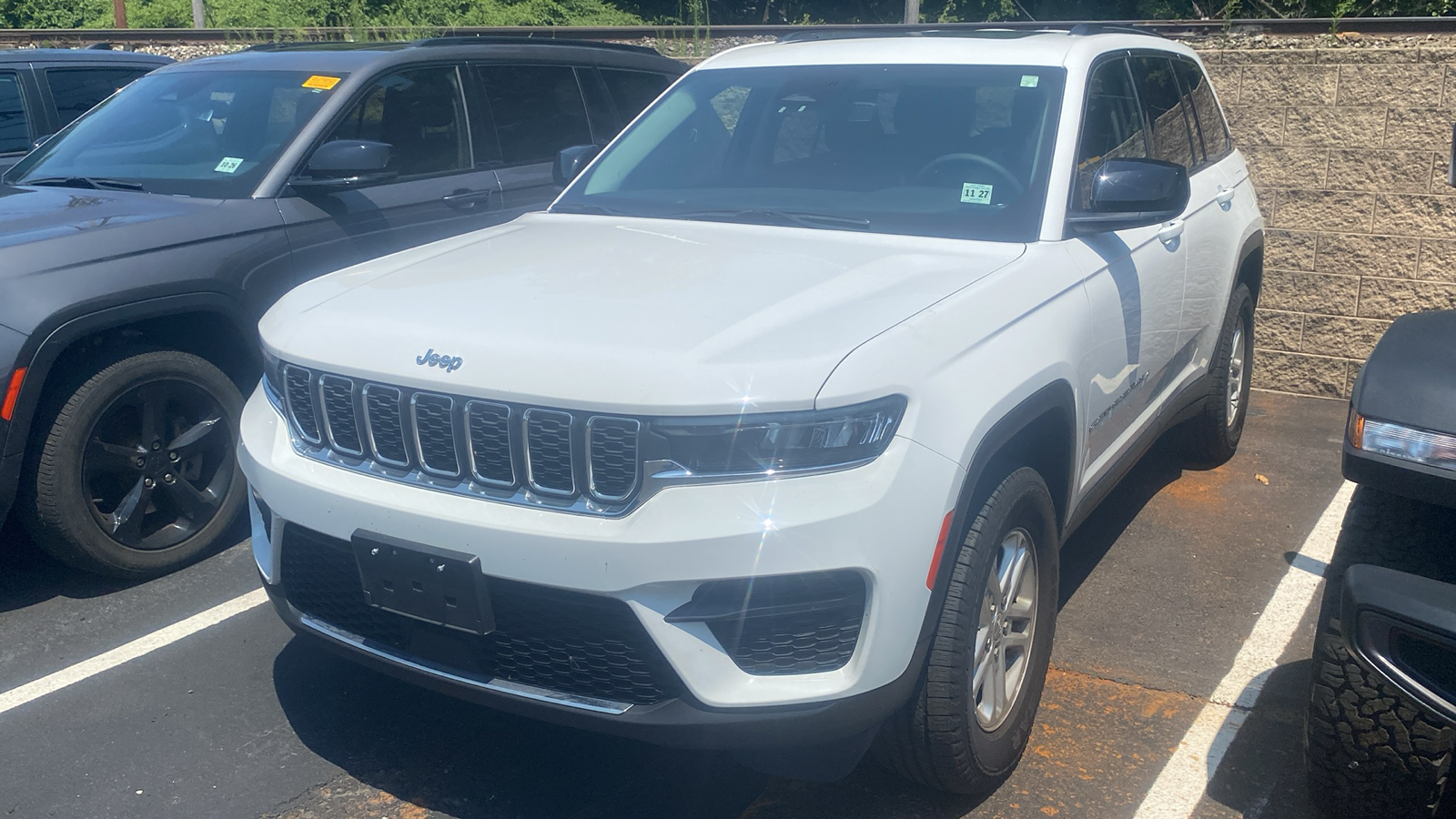 2023 Jeep Grand Cherokee Laredo 6