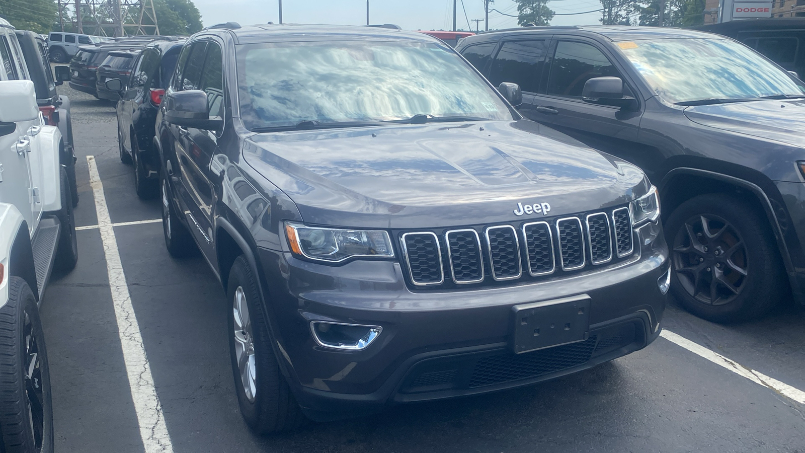 2021 Jeep Grand Cherokee Laredo E 2