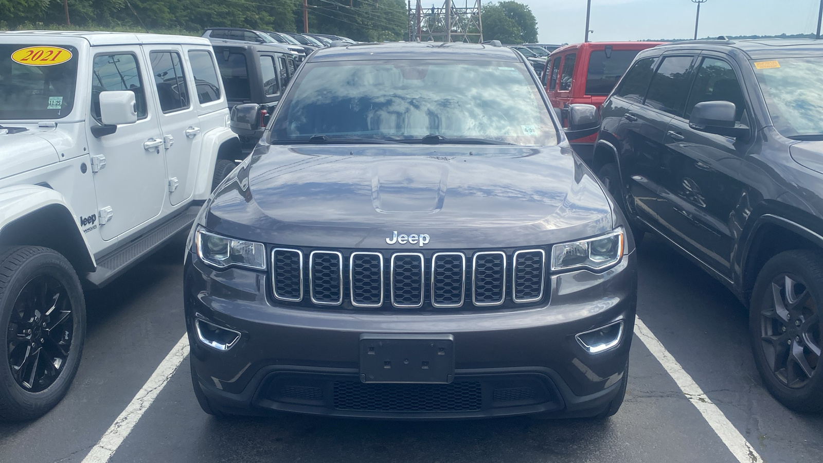 2021 Jeep Grand Cherokee Laredo E 3