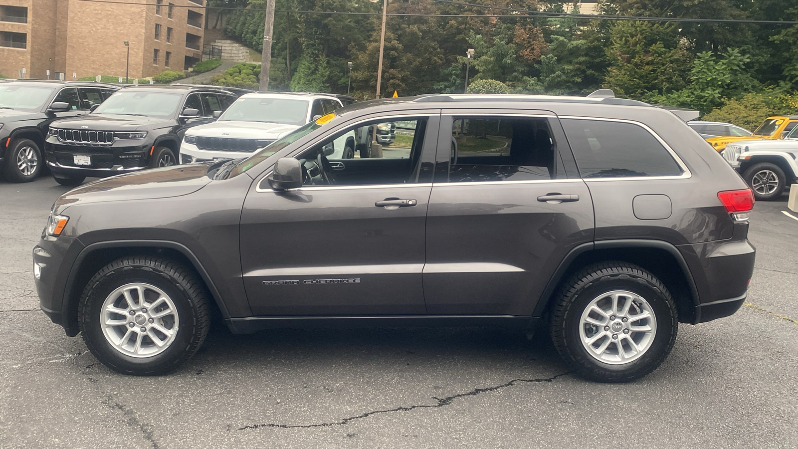 2019 Jeep Grand Cherokee Laredo E 4