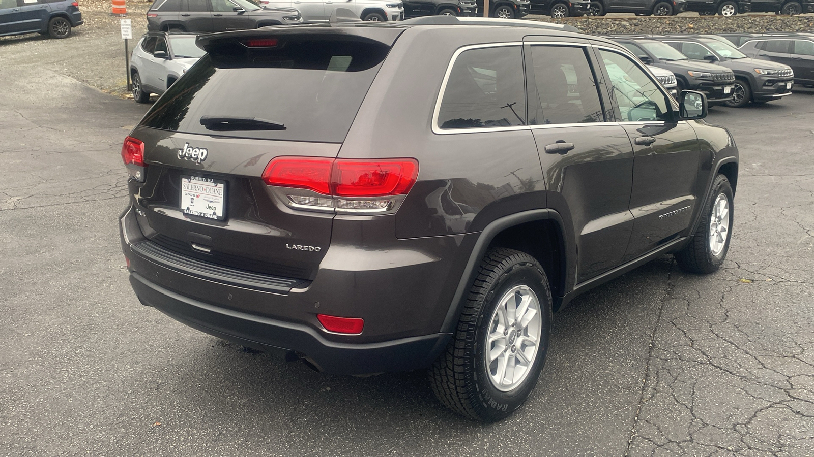 2019 Jeep Grand Cherokee Laredo E 26