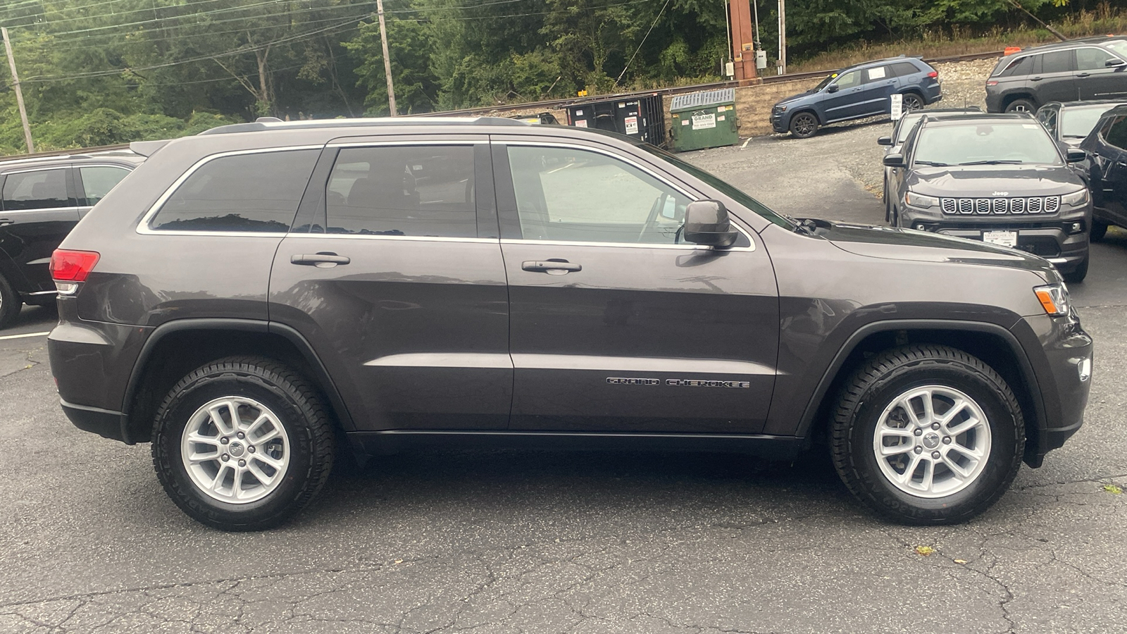 2019 Jeep Grand Cherokee Laredo E 27