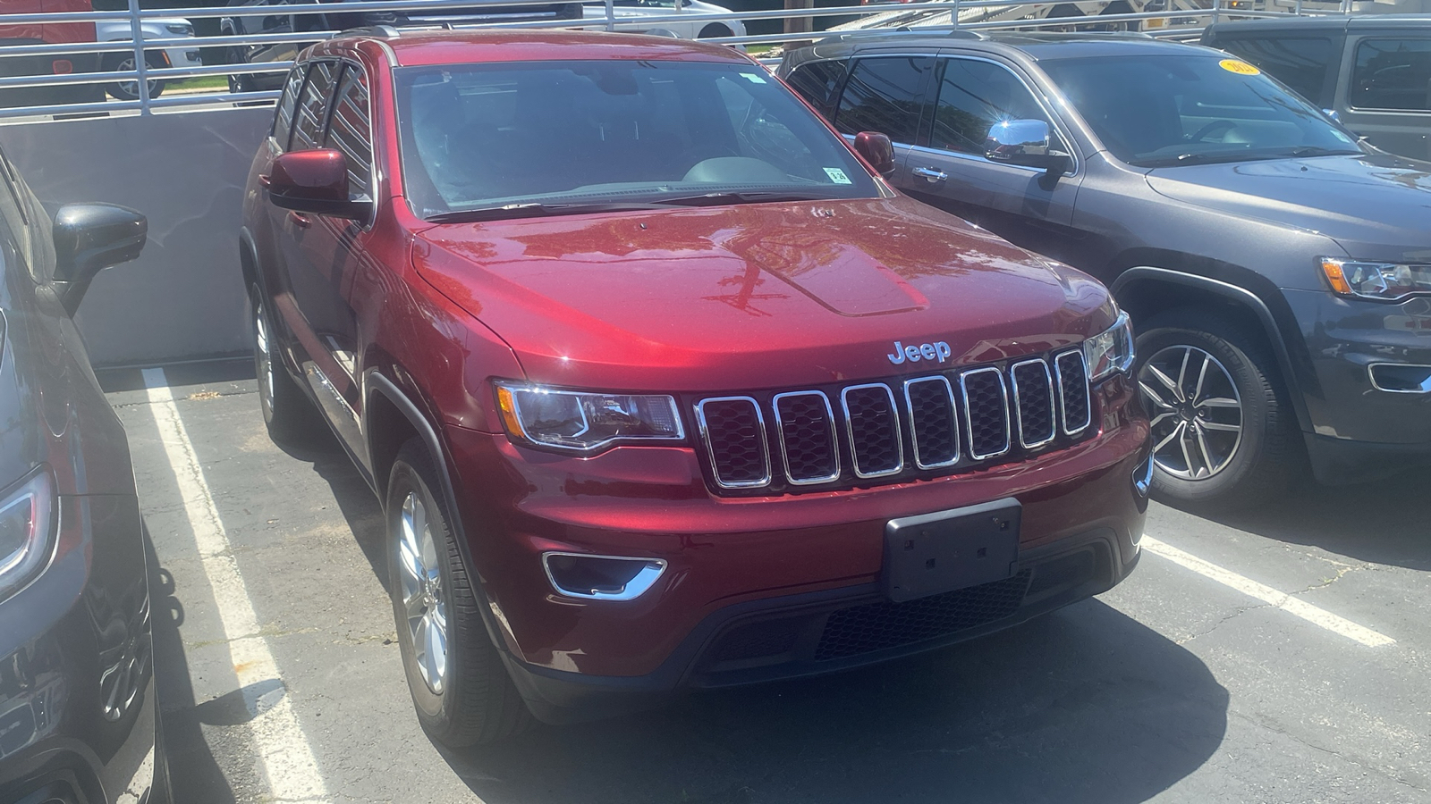 2021 Jeep Grand Cherokee Laredo E 2