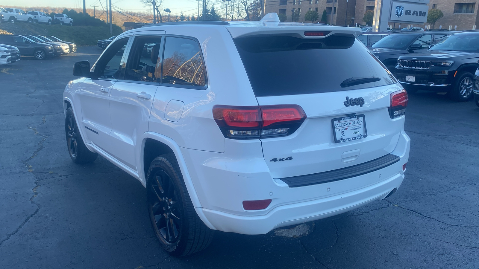 2019 Jeep Grand Cherokee Altitude 25