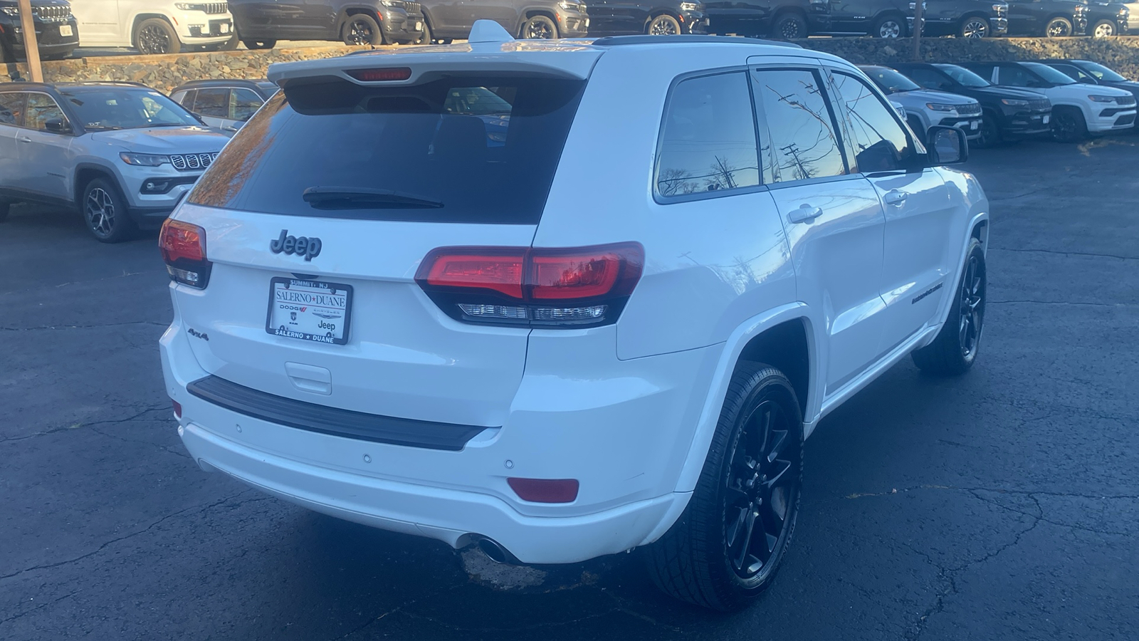 2019 Jeep Grand Cherokee Altitude 28