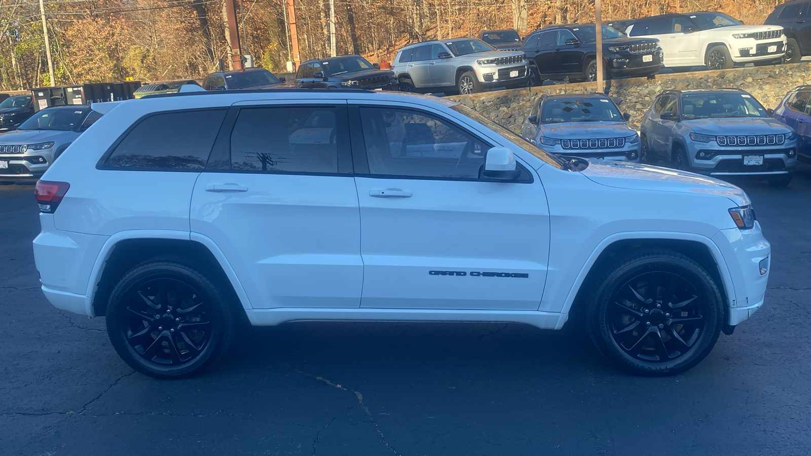 2019 Jeep Grand Cherokee Altitude 29