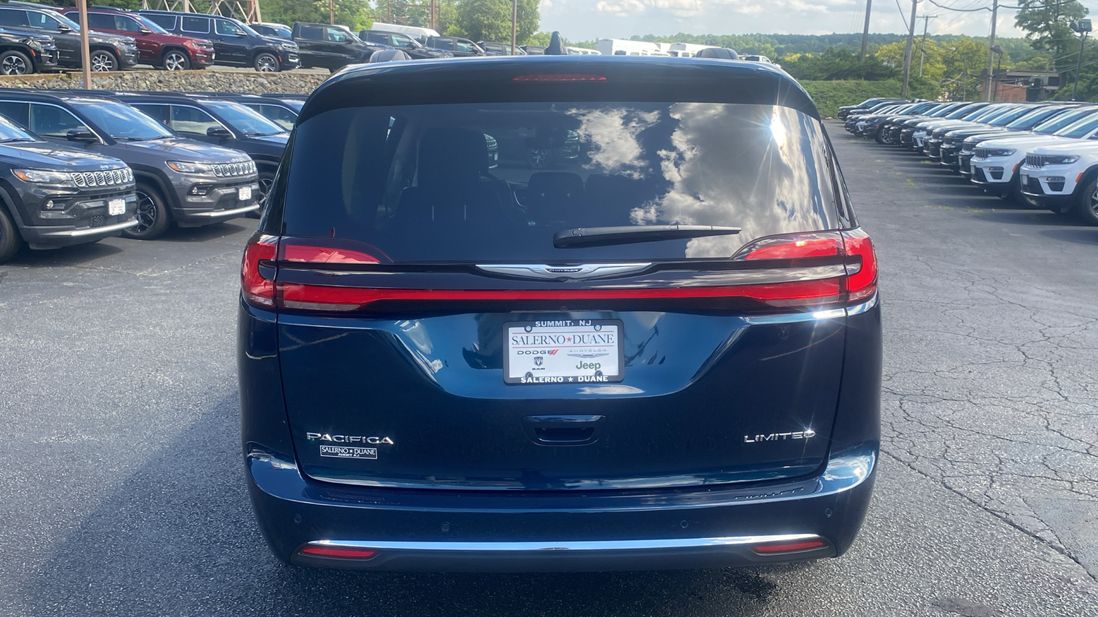 2023 Chrysler Pacifica Limited 27