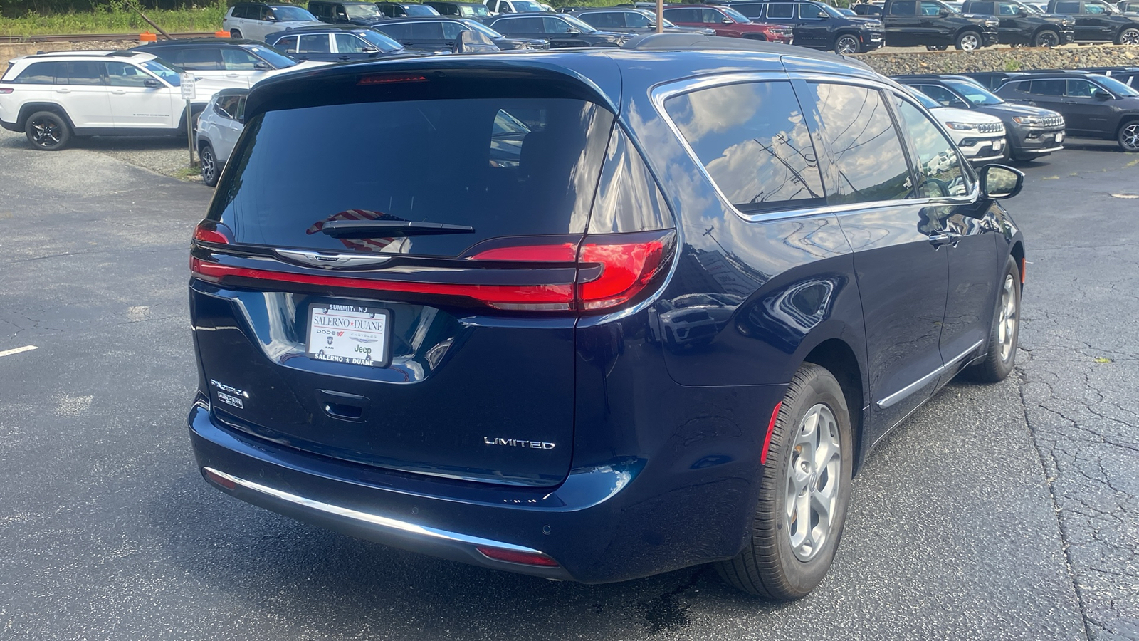 2023 Chrysler Pacifica Limited 29