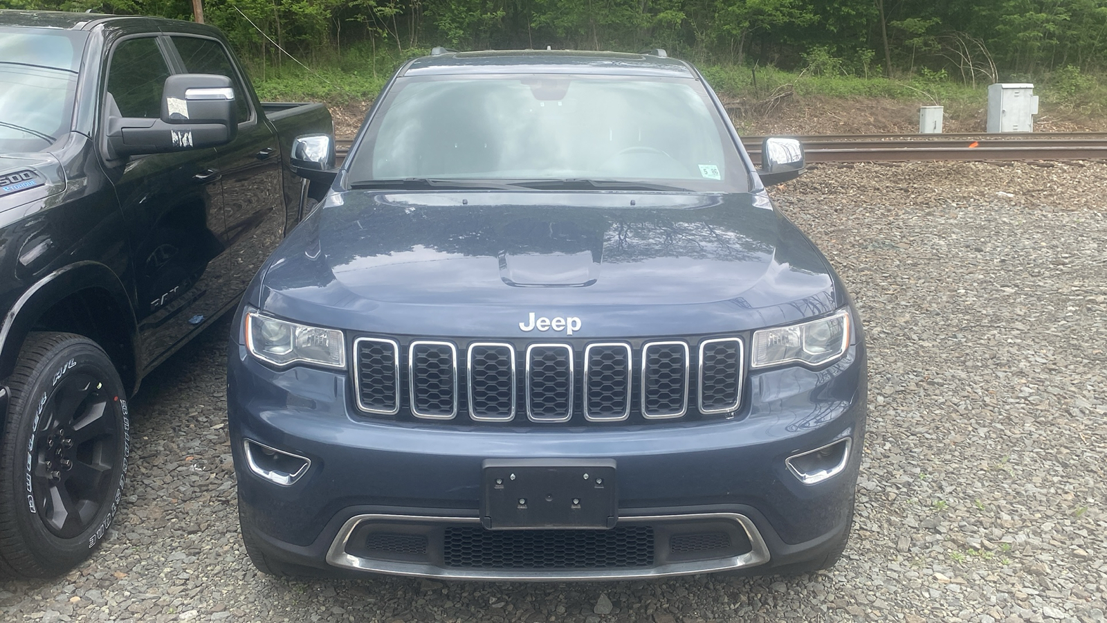 2021 Jeep Grand Cherokee Limited 3