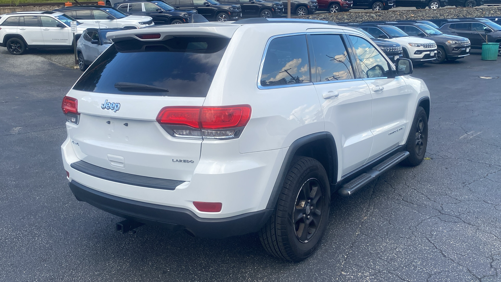 2015 Jeep Grand Cherokee Laredo 25