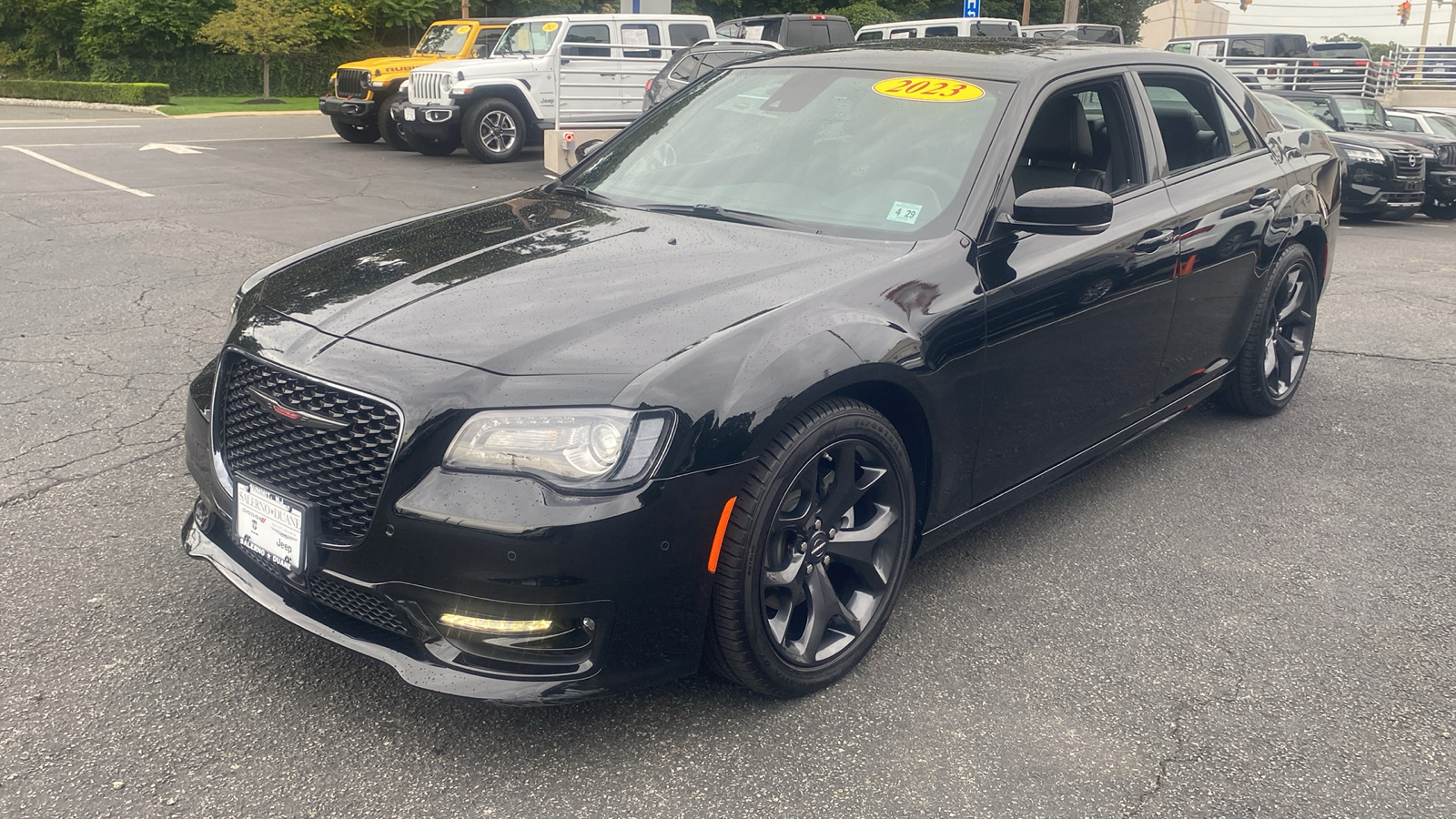 2023 Chrysler 300 300S 3