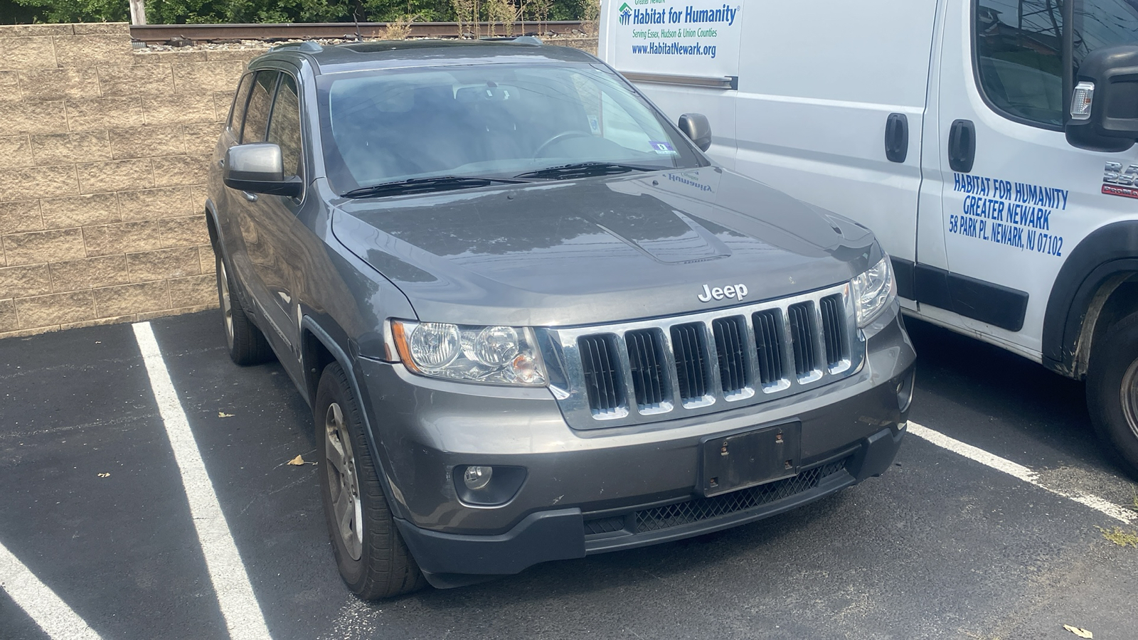 2011 Jeep Grand Cherokee Laredo 2