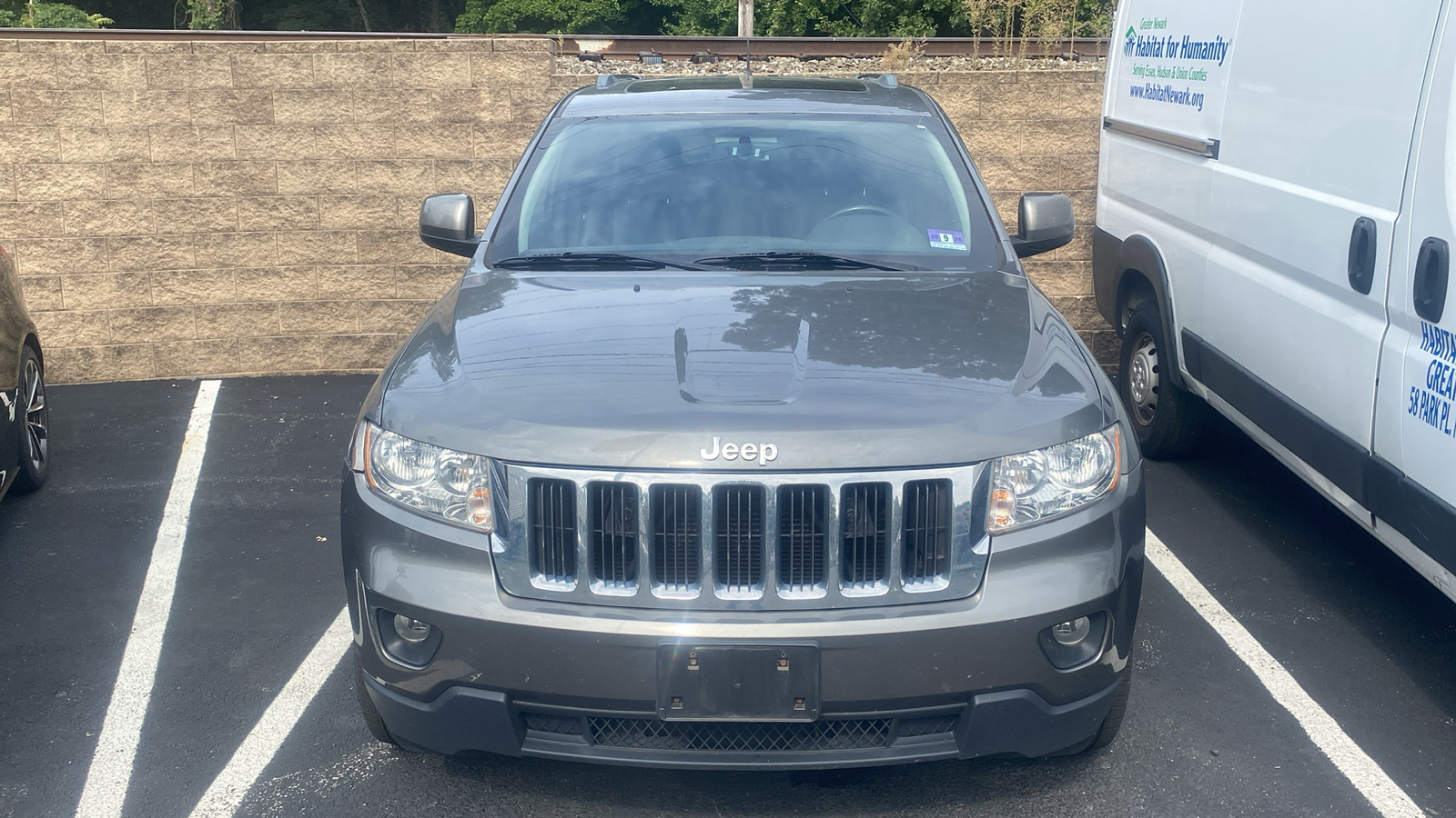 2011 Jeep Grand Cherokee Laredo 3