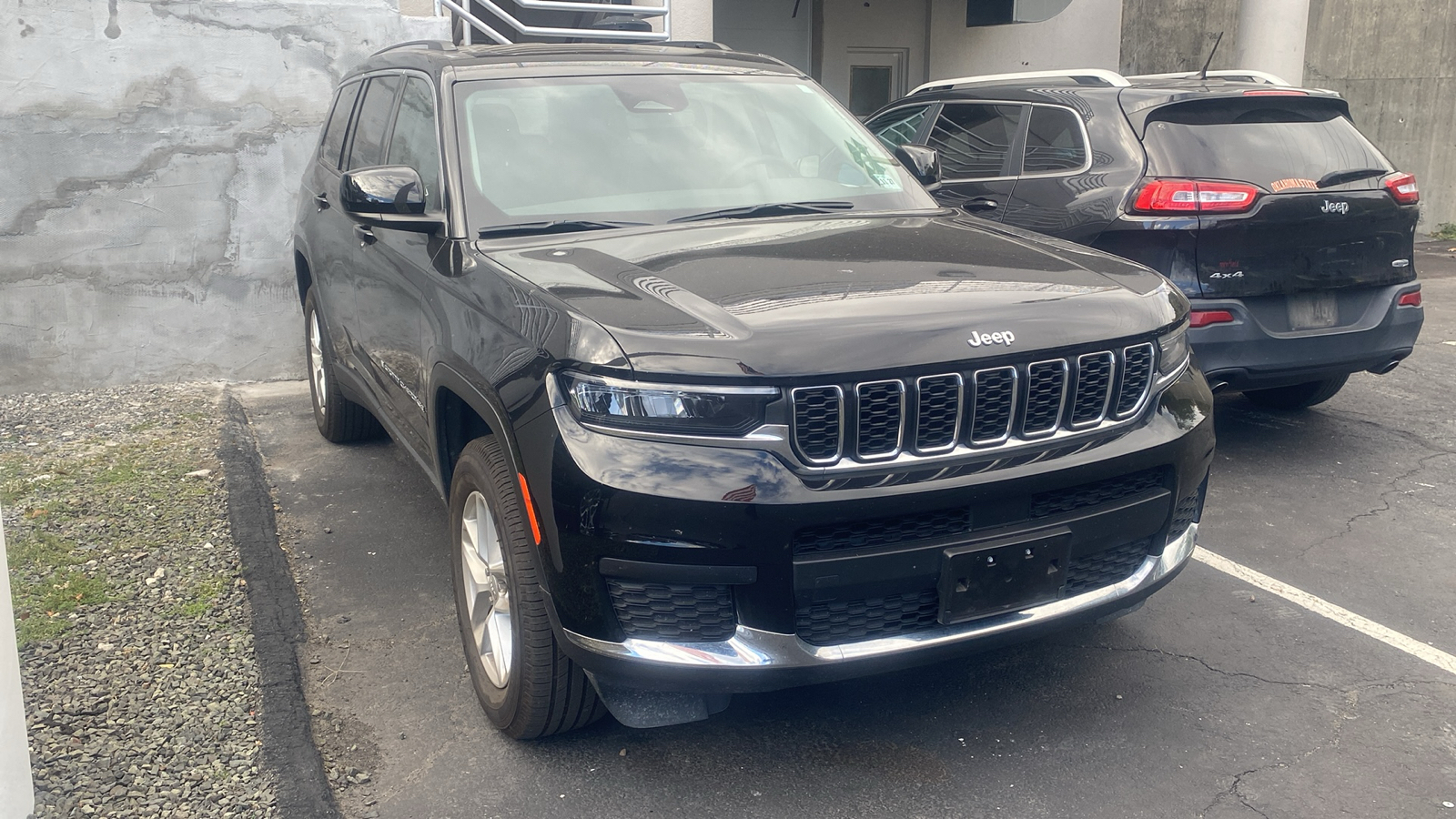 2023 Jeep Grand Cherokee L Laredo 2