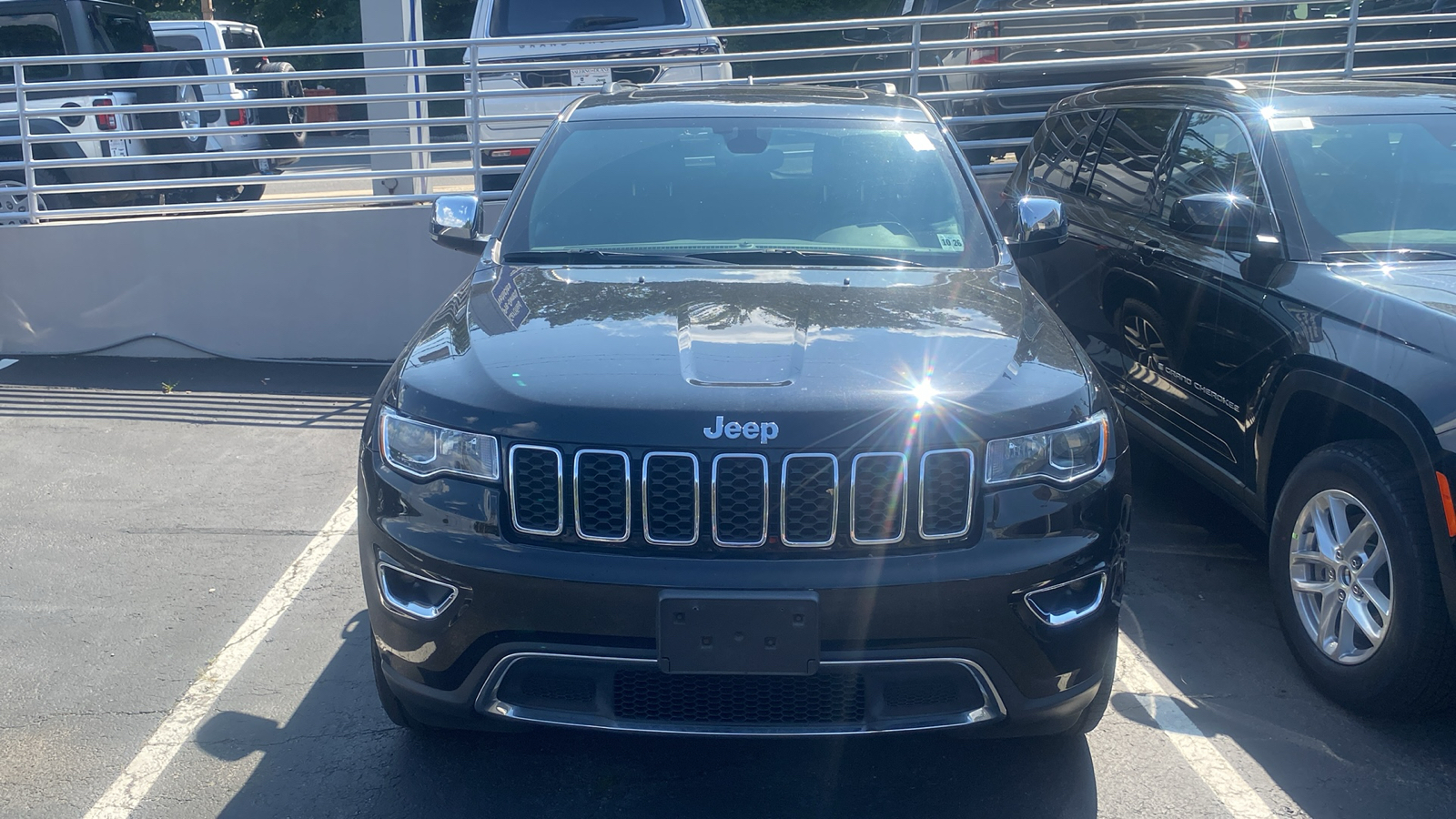 2021 Jeep Grand Cherokee Limited 3