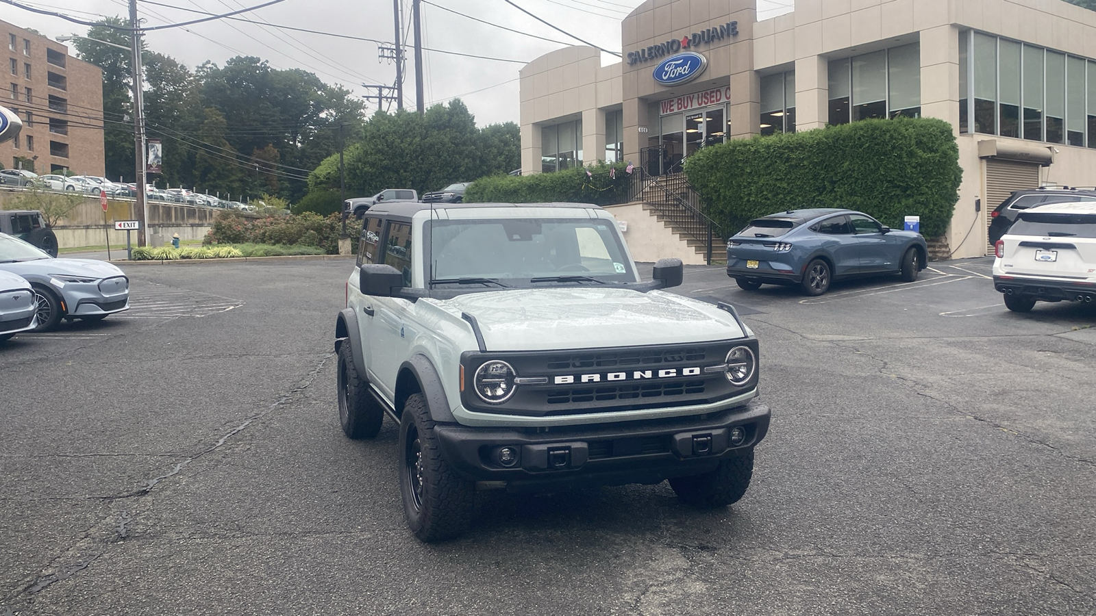 2023 Ford Bronco Black Diamond 1