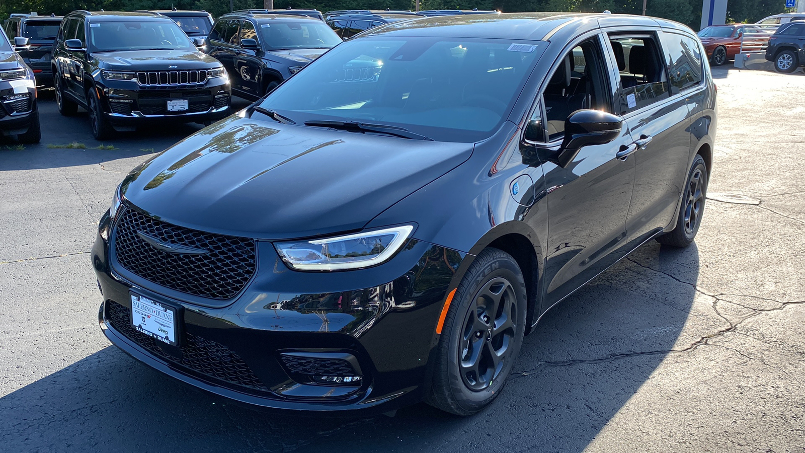 2023 Chrysler Pacifica Hybrid Limited 3