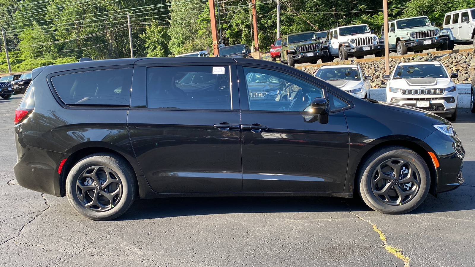 2023 Chrysler Pacifica Hybrid Limited 31