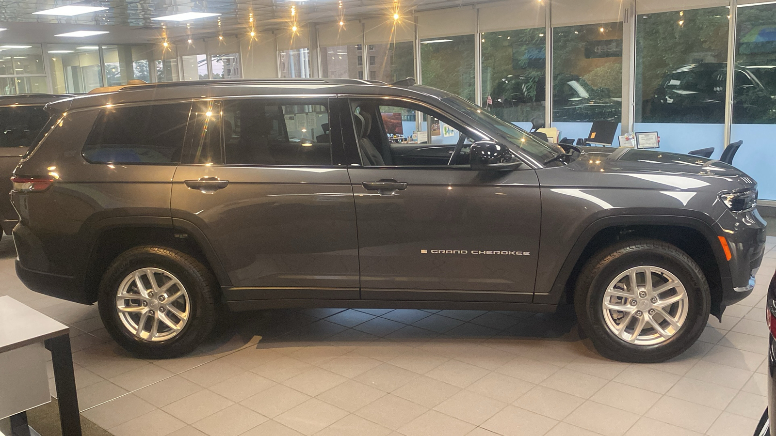 2024 Jeep Grand Cherokee L Laredo X 29