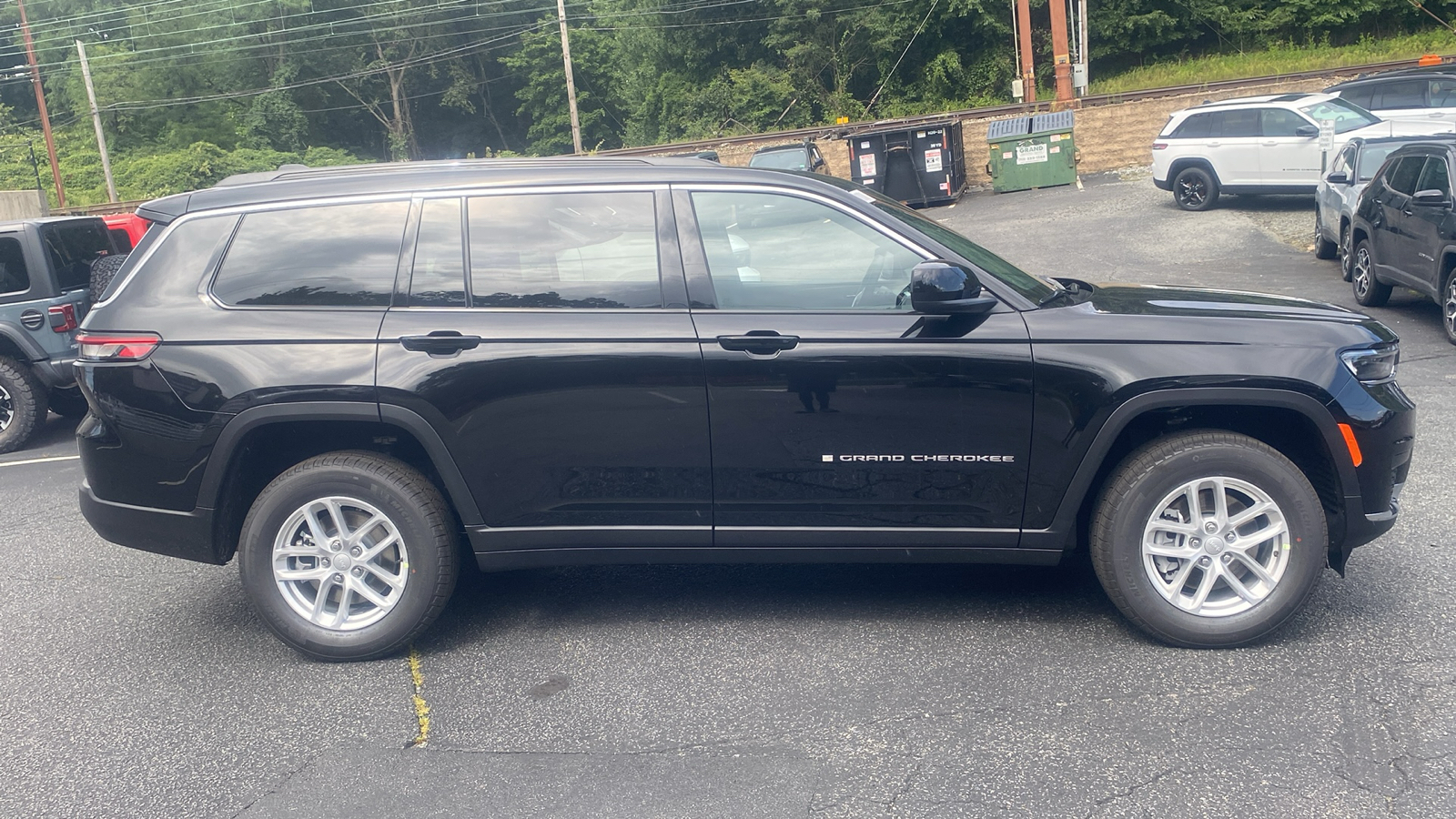 2024 Jeep Grand Cherokee L Laredo X 30