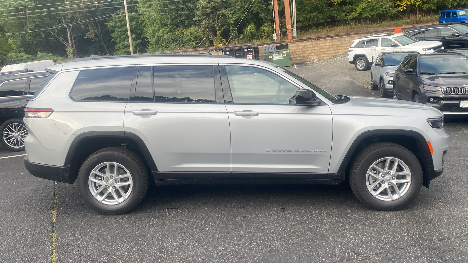 2024 Jeep Grand Cherokee L Laredo X 30