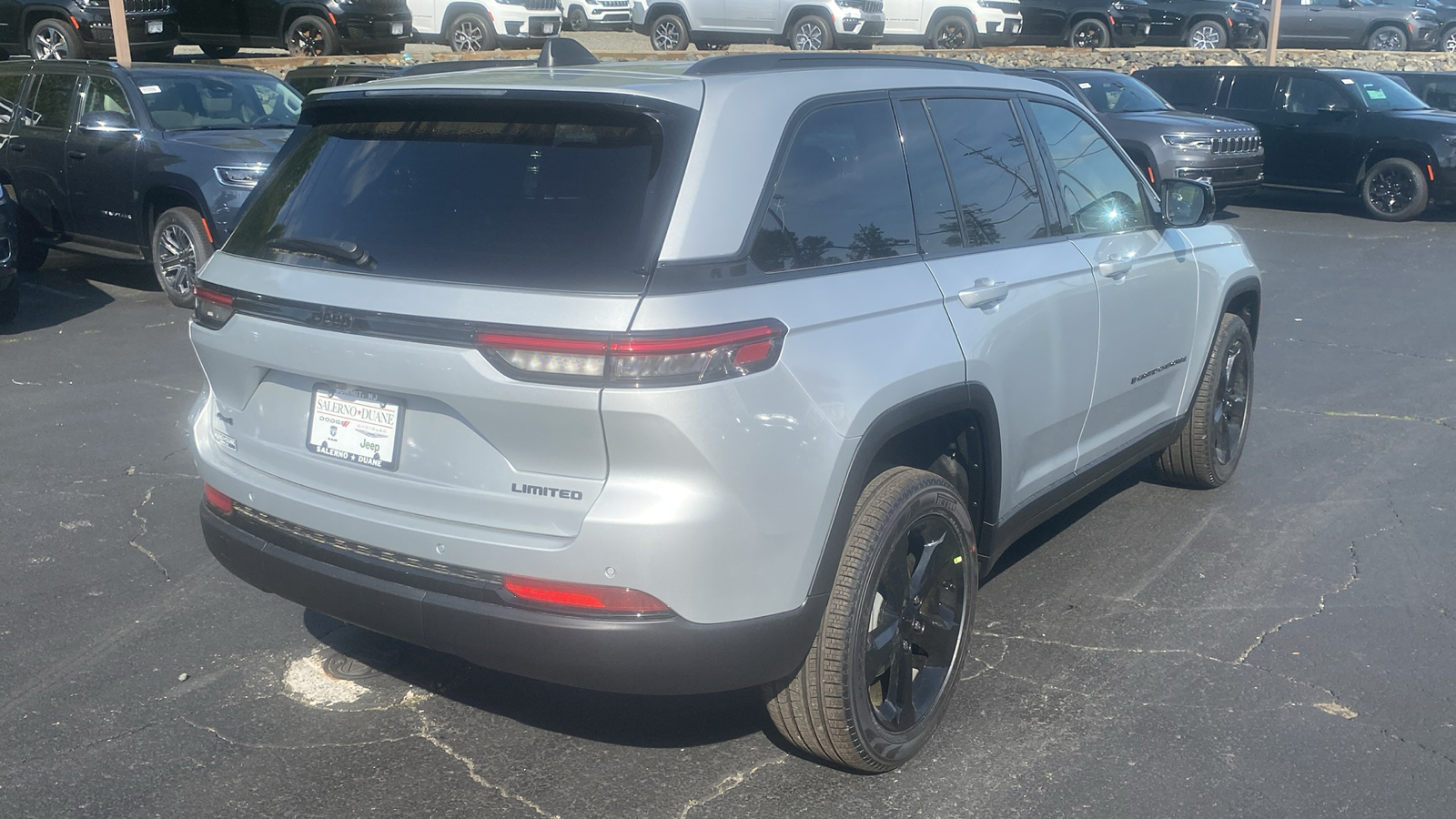 2024 Jeep Grand Cherokee Limited 28