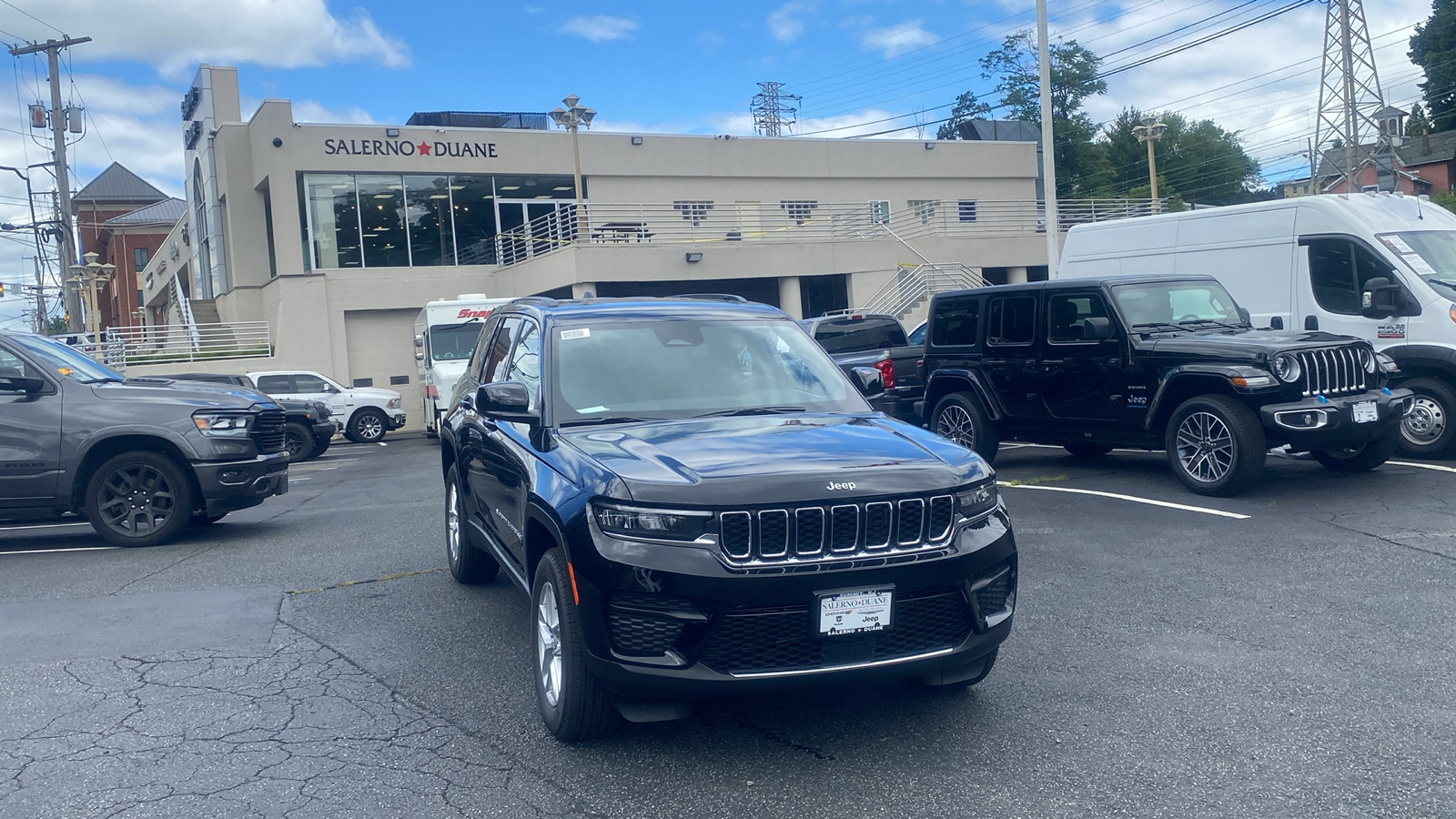 2024 Jeep Grand Cherokee Laredo X 1