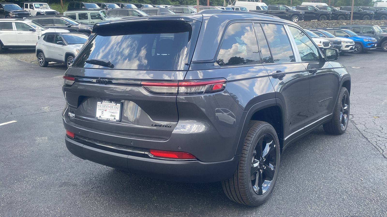 2024 Jeep Grand Cherokee Limited 28