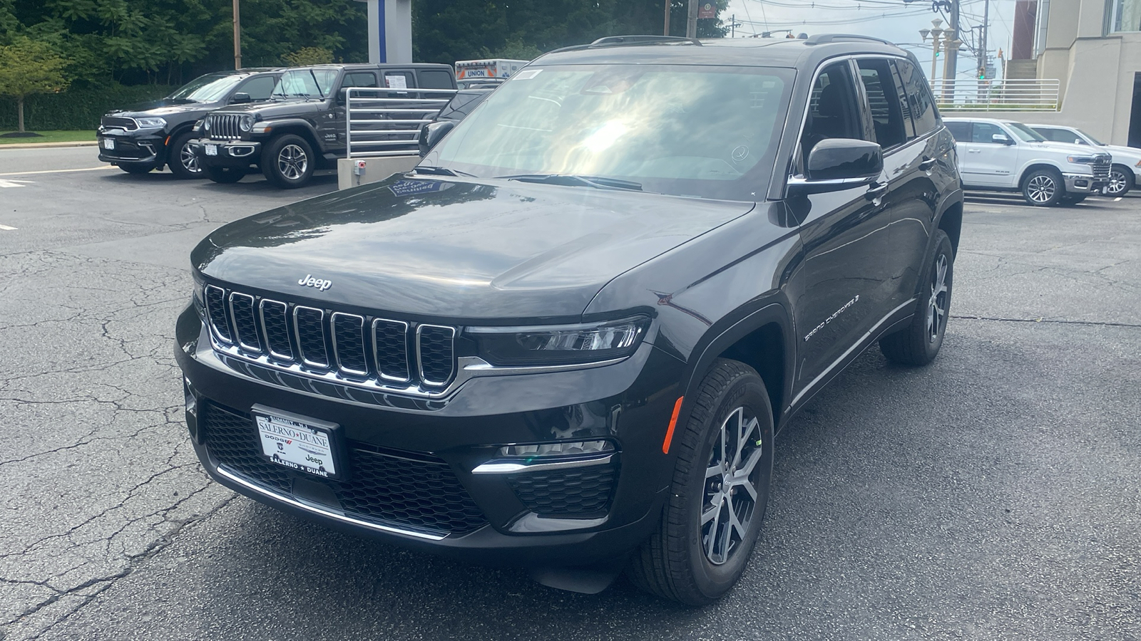 2024 Jeep Grand Cherokee Limited 3