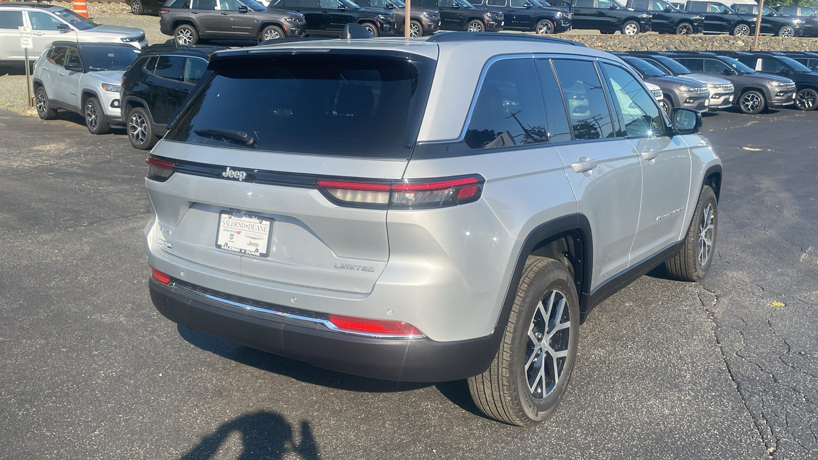 2024 Jeep Grand Cherokee Limited 28