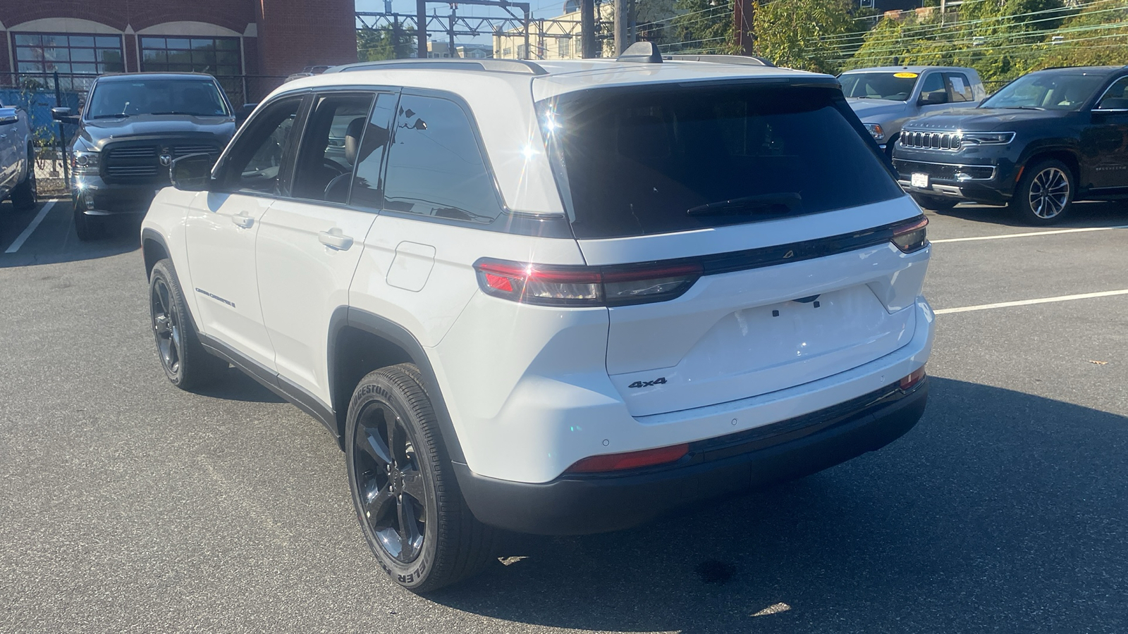 2024 Jeep Grand Cherokee Altitude 24