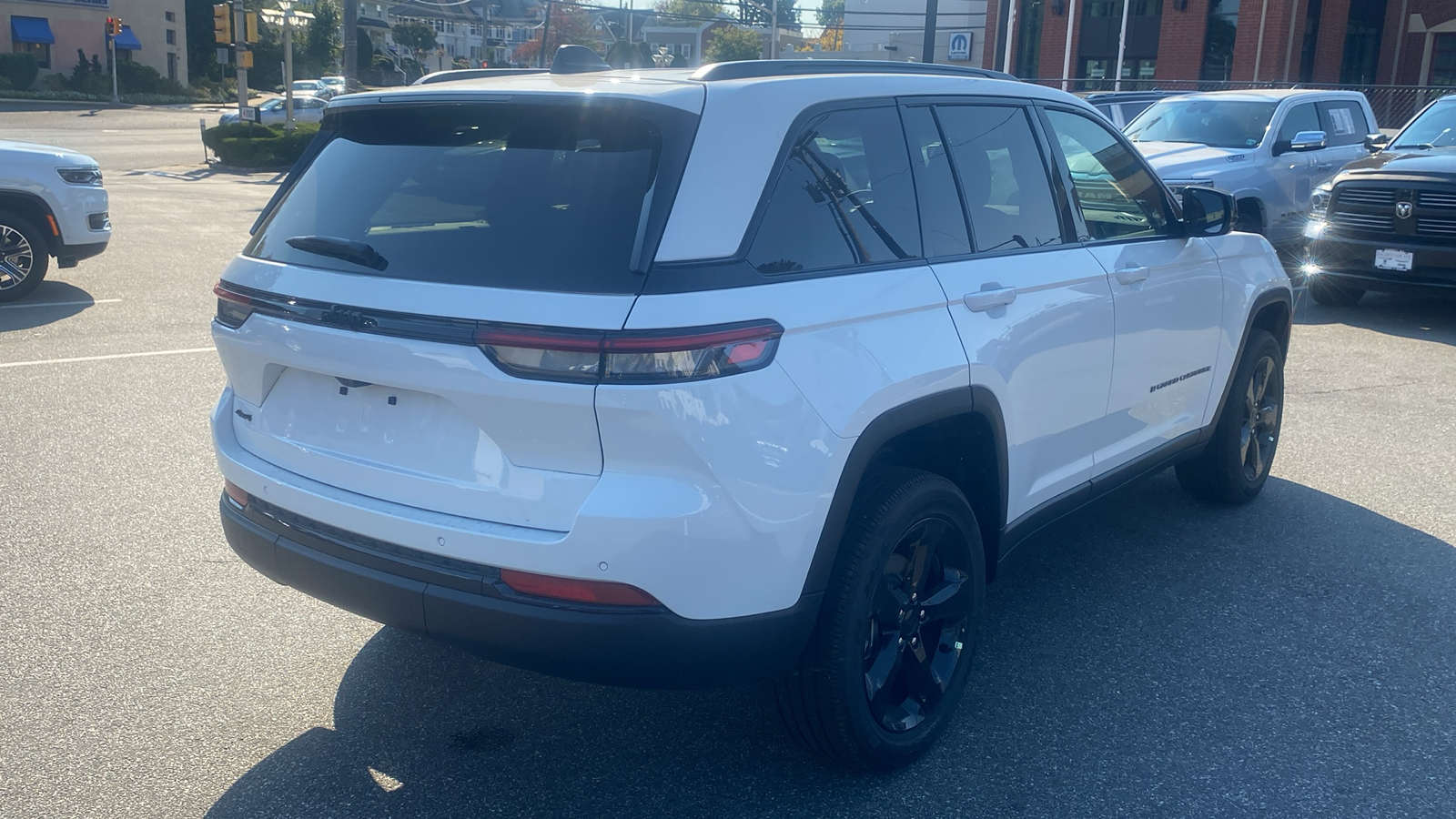 2024 Jeep Grand Cherokee Altitude 27