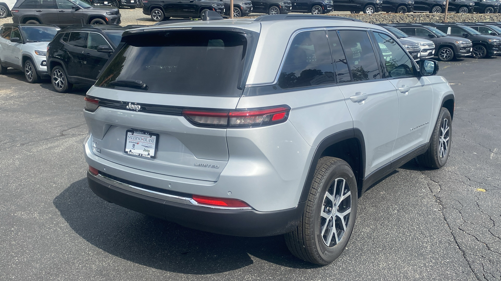 2024 Jeep Grand Cherokee Limited 28