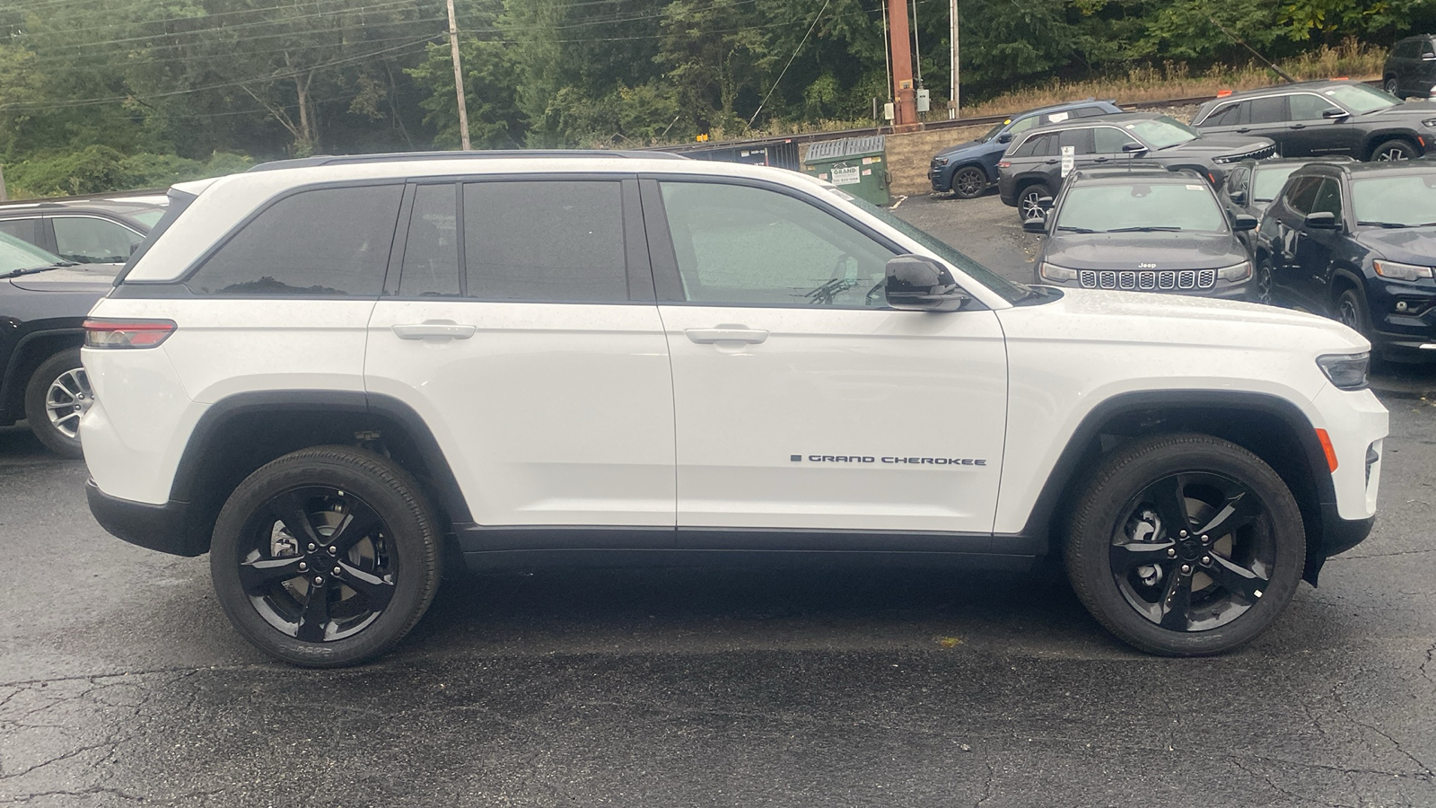 2024 Jeep Grand Cherokee Altitude X 29