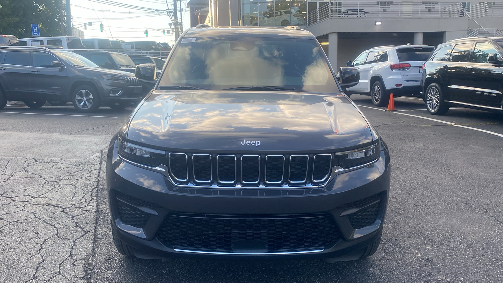 2024 Jeep Grand Cherokee Laredo X 2