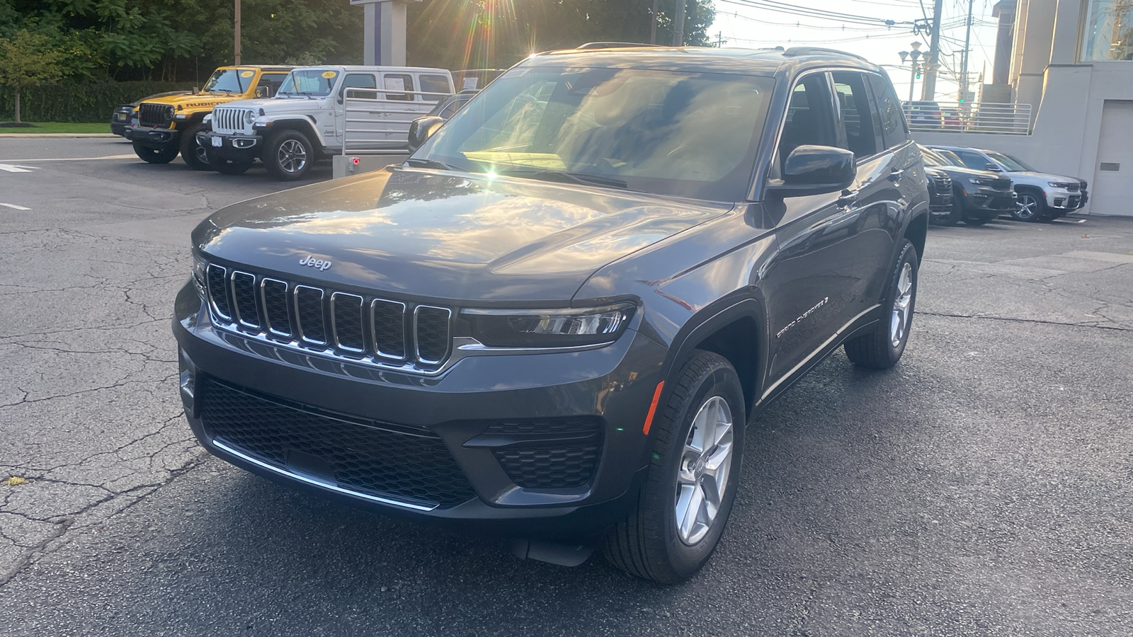 2024 Jeep Grand Cherokee Laredo X 3