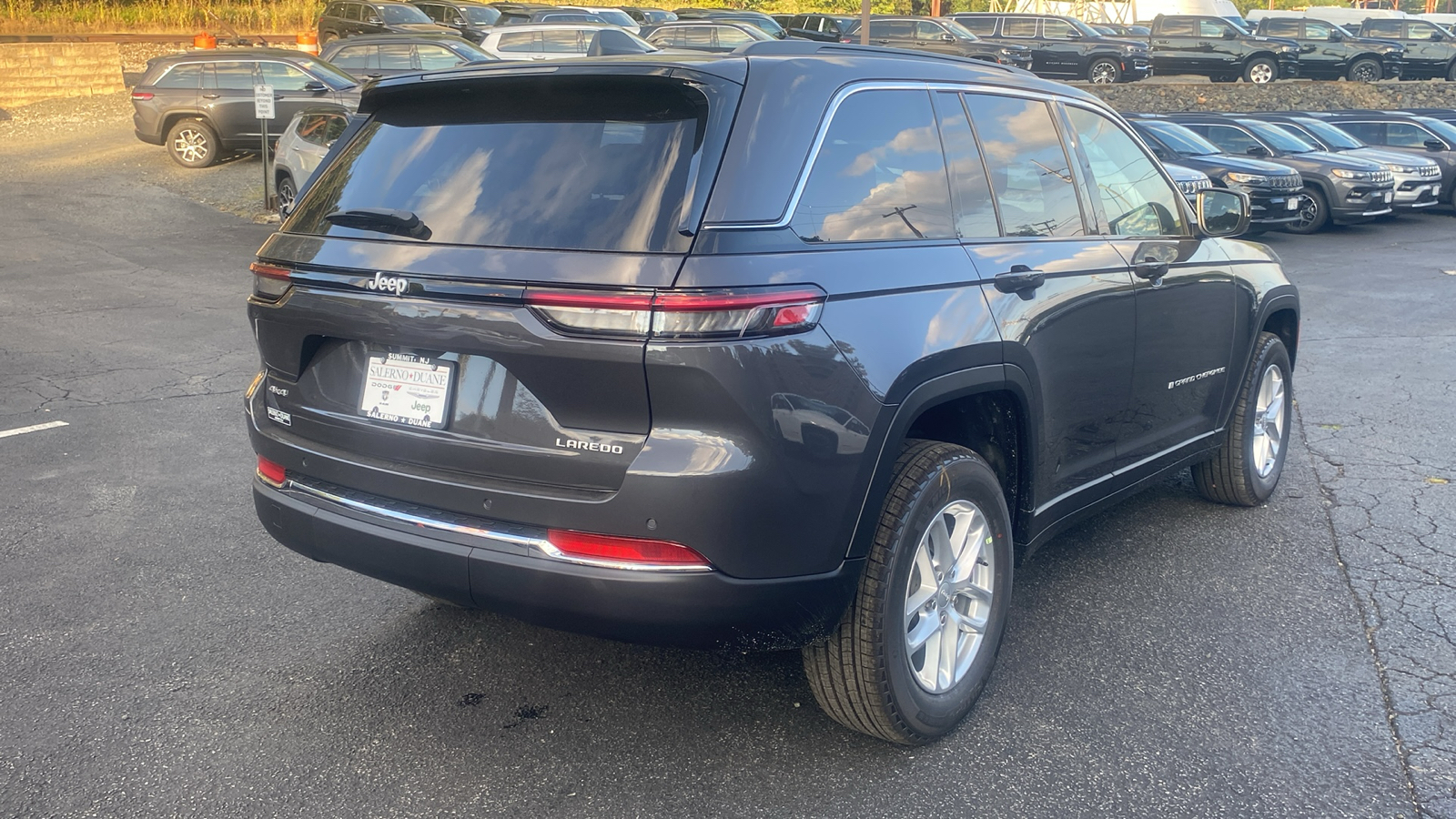 2024 Jeep Grand Cherokee Laredo X 28