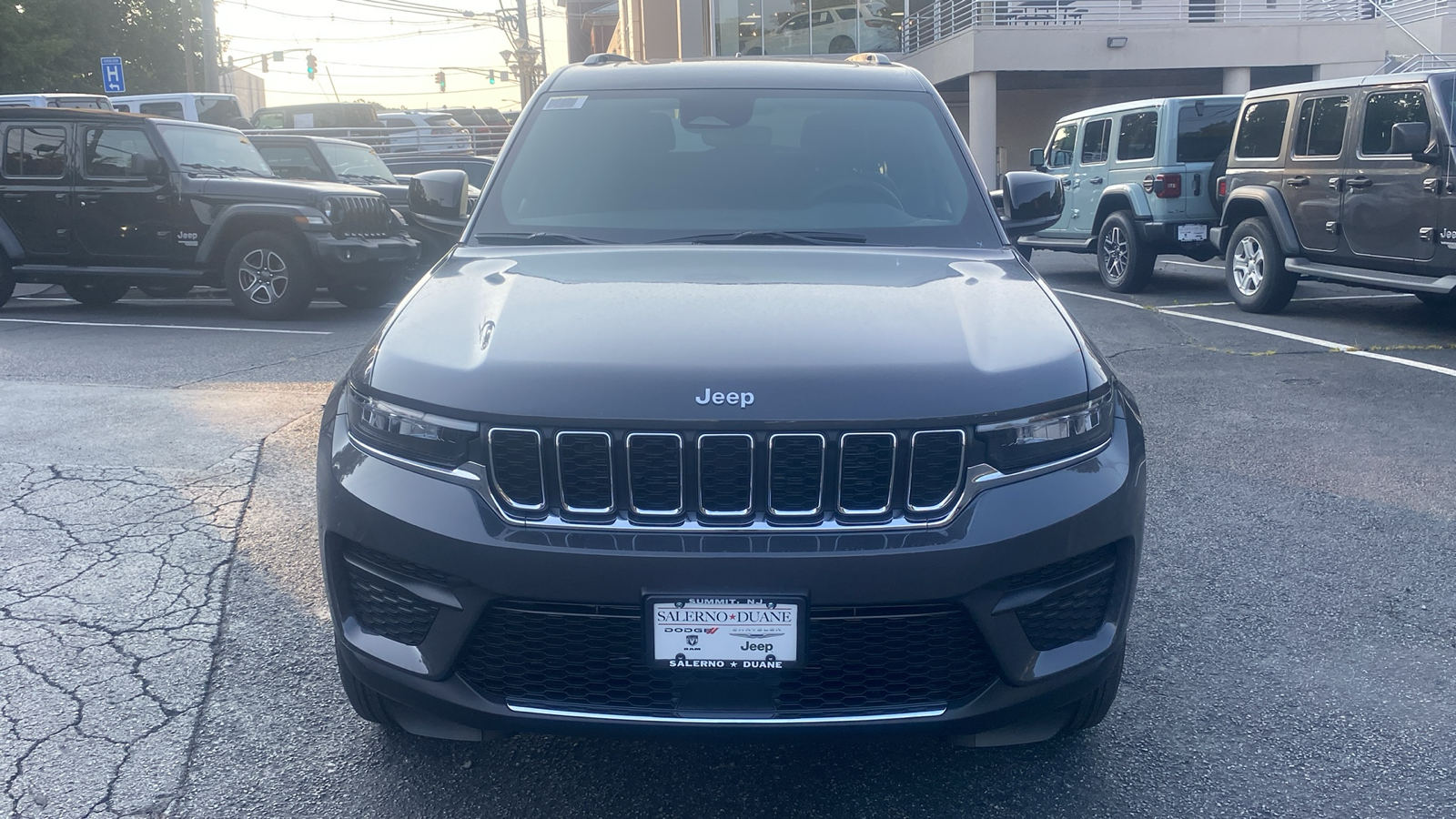 2024 Jeep Grand Cherokee Laredo X 2