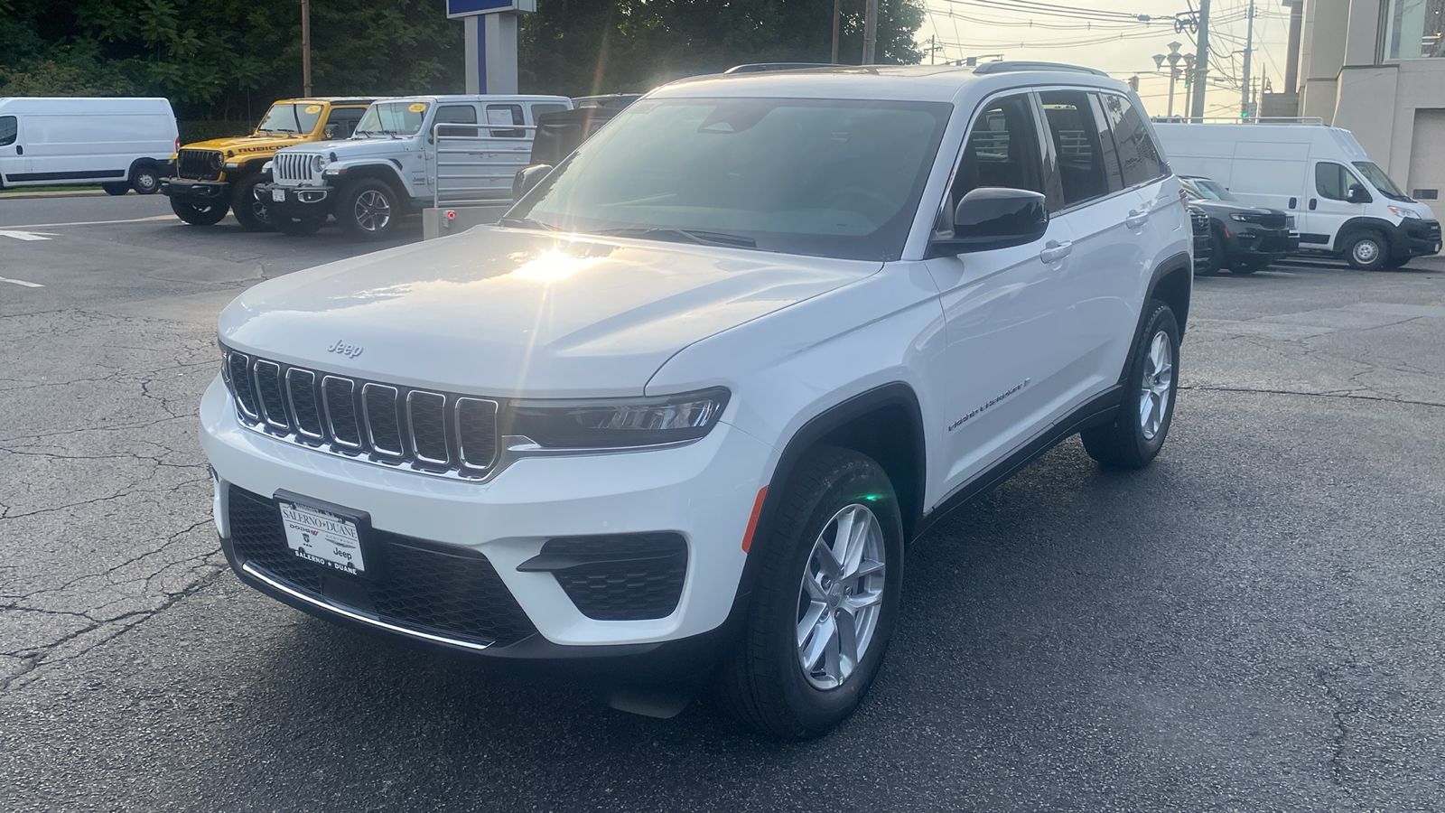 2024 Jeep Grand Cherokee Laredo X 3